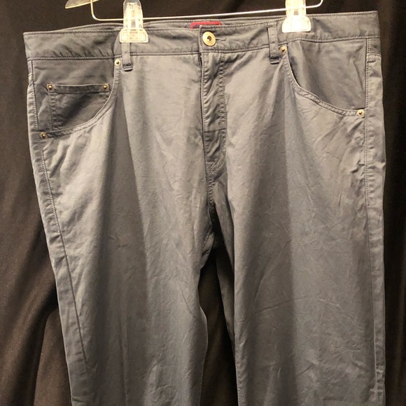 UNTUCKit 5-Pocket Blue Pant - Picture 5 of 10